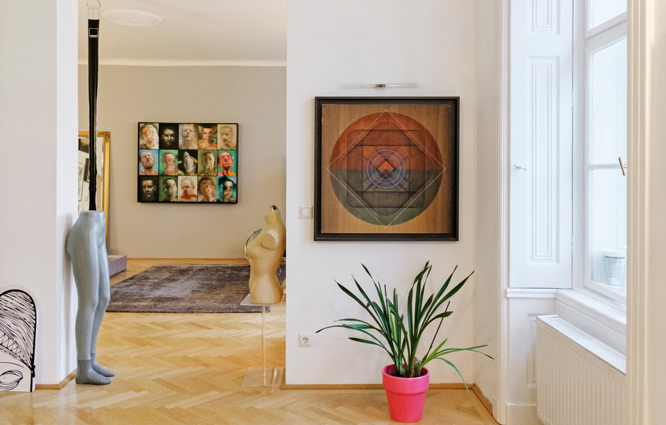 Left: Wolfgang Grinschgl, Lisabird Contemporary, courtesy of Collectors Agenda