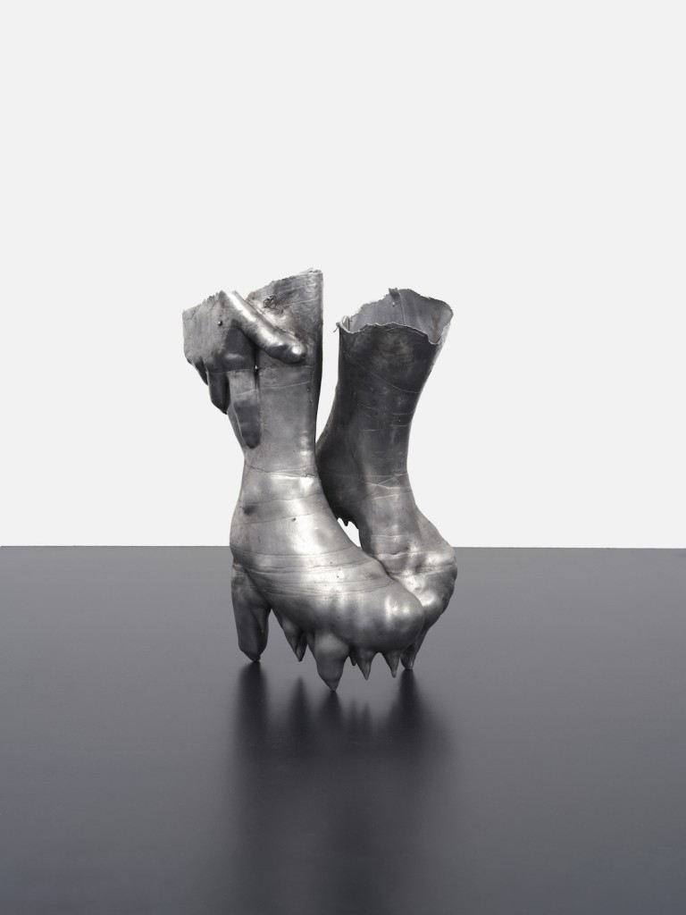 Angelika Loderer, Phantoms (3), 2023, aluminium, 33 x 22 x 43,5 cm