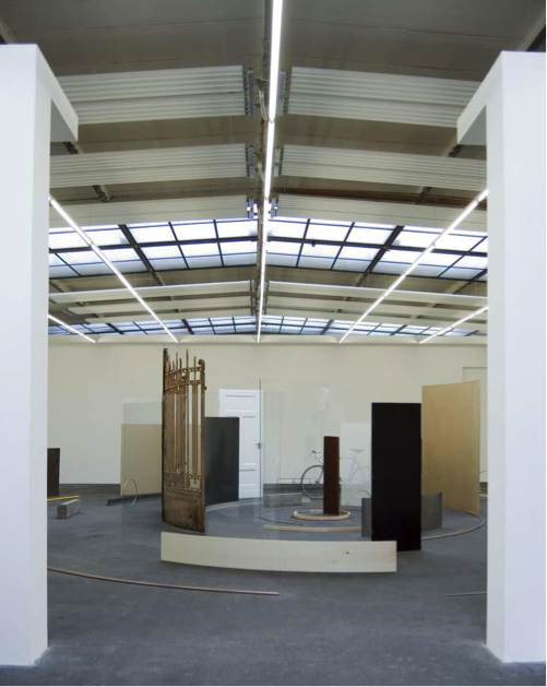 Alicia Kwade, Die Gesamtheit aller Orte, 2012. Courtesy of Gunda and Peter Niemann.