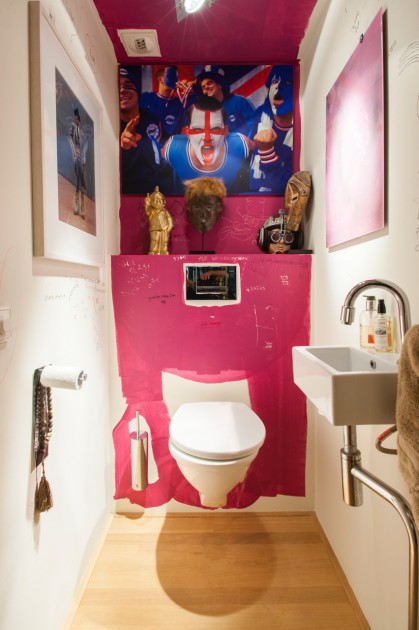 Toilet with "Robbie Williams" by Paul Smith, artwork by Nathan Azhderian, tribal art and artist’s graffiti.  Courtesy of Antoine de Werd.
