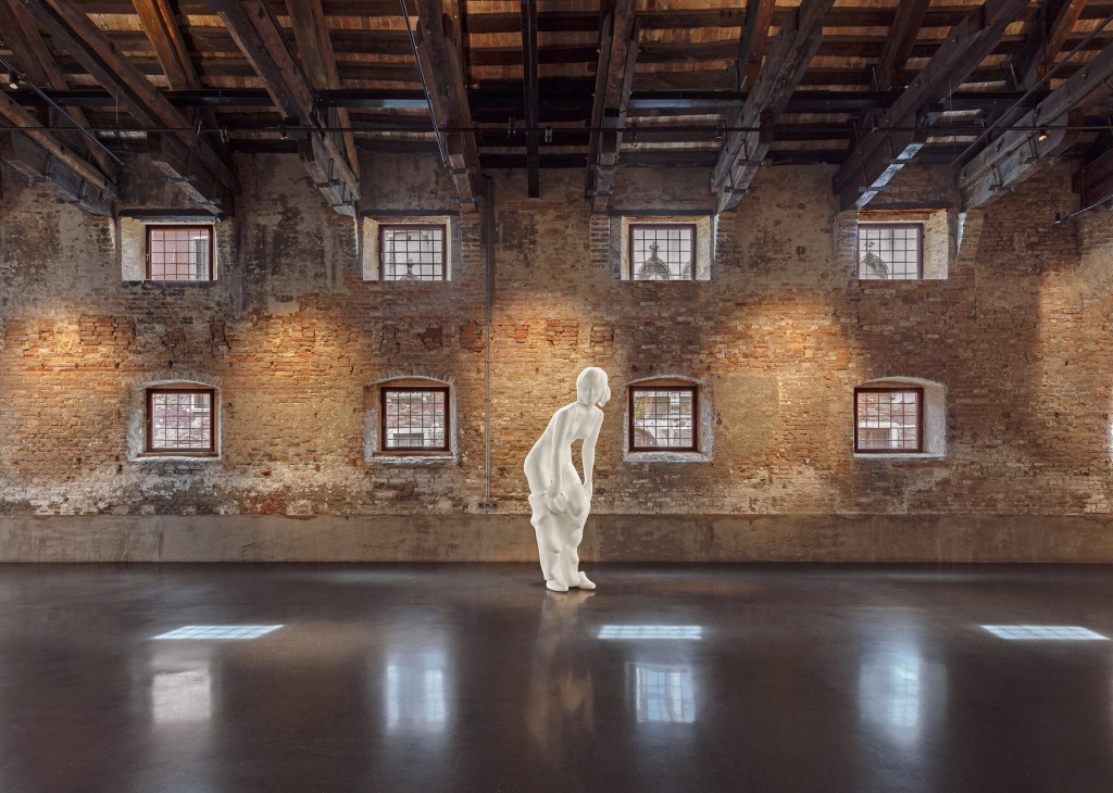 Charles Ray, Everyone takes off their pants at least once a day, 2024 ©Charles Ray, Courtesy of the artist and AMA Collection Installation view by Sebastiano Pellion di Persano