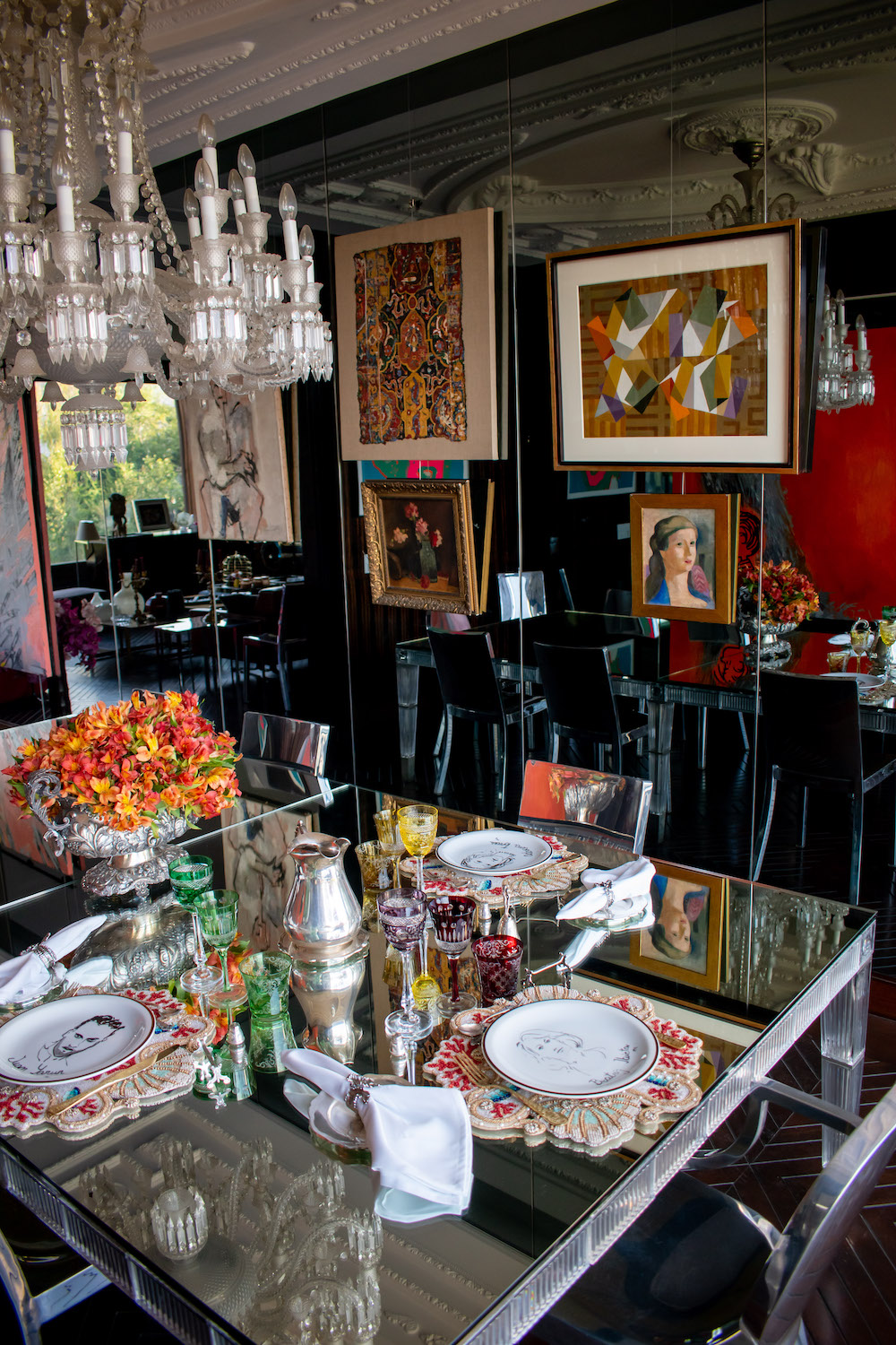 Grace Weinrib, “Pencil (triptych)” (partially); Enrique Castro Cid, “Untitled”; Josefina Guilisasti, “Fragmento Persa S. XVII”; Matilde Pérez, “Flores” and “Untitled”; Graciela Aranis, “Untitled”; Philippe Starck Emeco Hudson Chairs; Baccarat dinning table by Philippe Stark; and Baccarat chandelier Philippe Starck. Photo: Andrés Herrera. Courtesy of Juan Yarur.