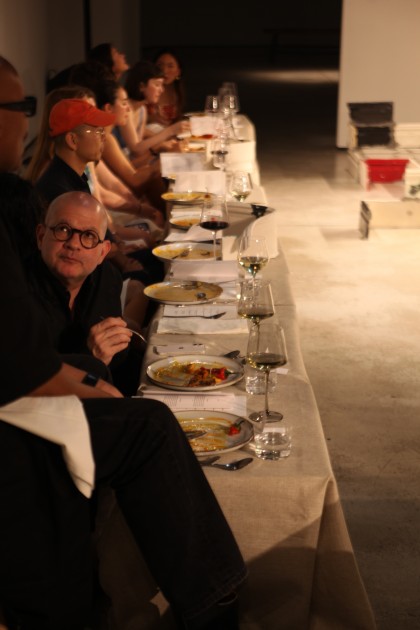 Candela Bado's floor sculpture, "I bear magnets in my pocket" (2023)