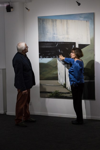 Evelyne and Jacques Deret in front of a work by Eva Nielsen. © Salim Santa Lucia pour Le Chassis