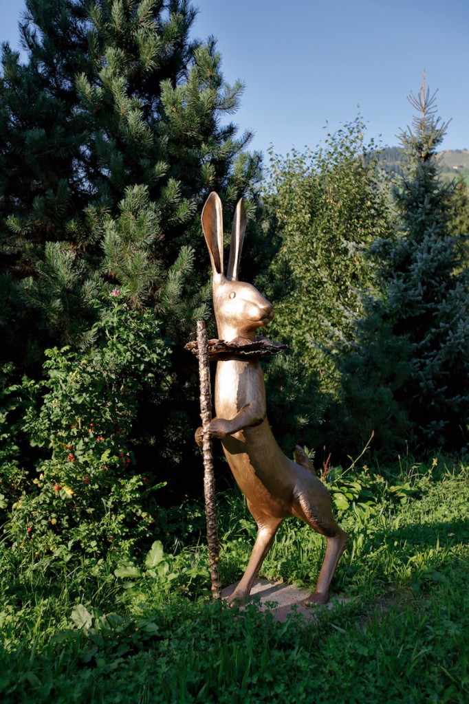 Claude Lalanne, Grand Lapin de Victoire, 2001, Heidi Horten Collection. Courtesy of Heidi Horten Collection. 