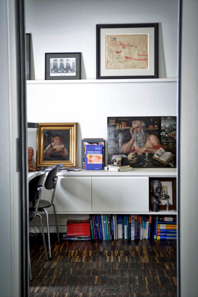 On the wall rail a colored drawing form Walter Ophey, below a Dutch still life with Saint Jerome from the 16th century. On the side a 19th painting of a young girl reading a love letter by Sluyterman von Langeweyde. Courtesy of Prof. Dr. Berthold Rzany.