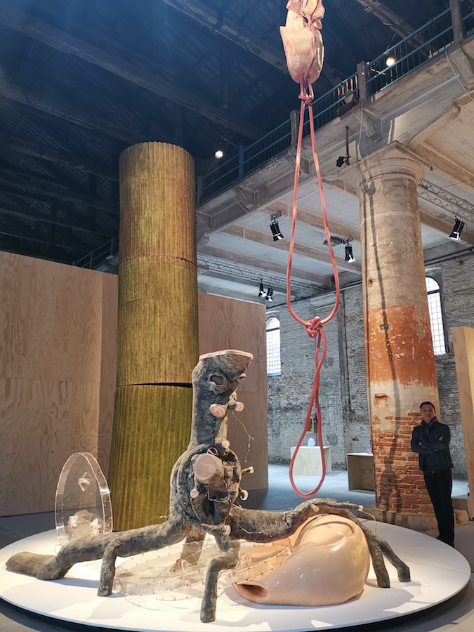 Handiwirman Saputra, Pruning, 2017. Displayed at Arsenale, La Bienalle di Venezia 58th International Art Exhibition, Rudi Lazuardi's collection. Courtesy of Rudi Lazuardi.