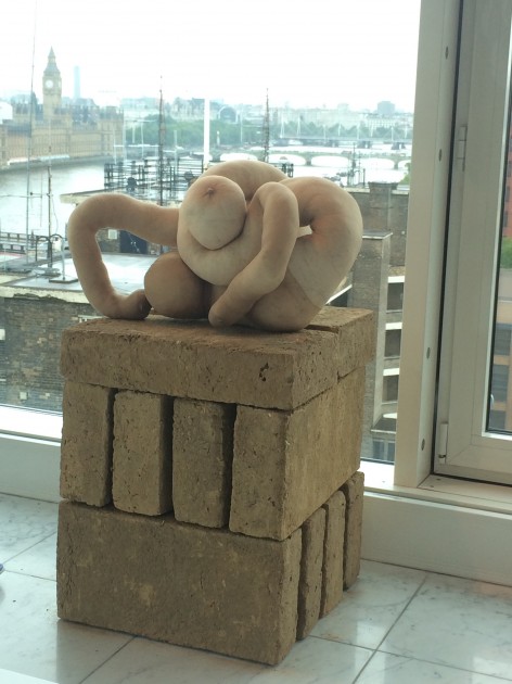 A Sarah Lucas with River Thames at the background. Courtesy of Raimund Berthold.