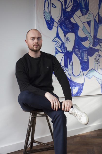 Freddy Insinger in front of a work by Melike Kara. Courtesy of Freddy Insinger.