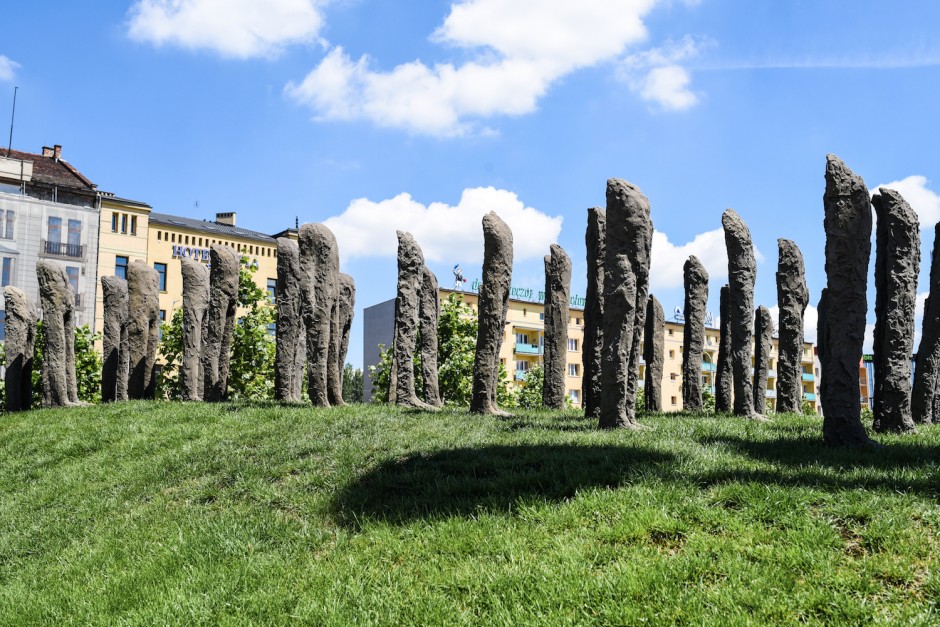 Magdalena Abakanowicz, ‘Bambini’ (aerial view 1), 1998-1999. Courtesy of the artist estate and European ArtEast Foundation.