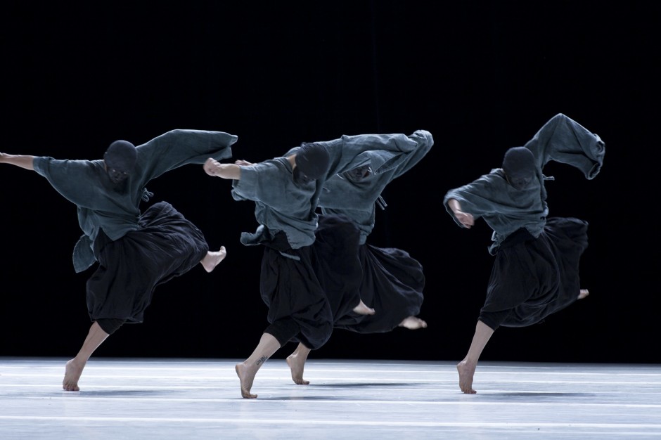 Part of Durub Al Tawaya, a multidisciplinary performing arts programme: TAO Dance Theatre by Fan Xi. Courtesy of Abu Dhabi Art.