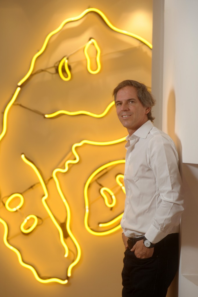 Alec Oxenford with artwork by artist Nicanor Aráoz, Smiley, 2014, 250 x 250 cm. Courtesy of Alec Oxenford.