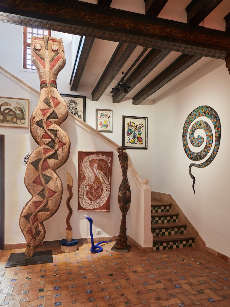 A composition of serpents from the collection of the Museum Sa Bassa Blanca in the second entrance hall of the Hassan Fathy building. Courtesy of msbb