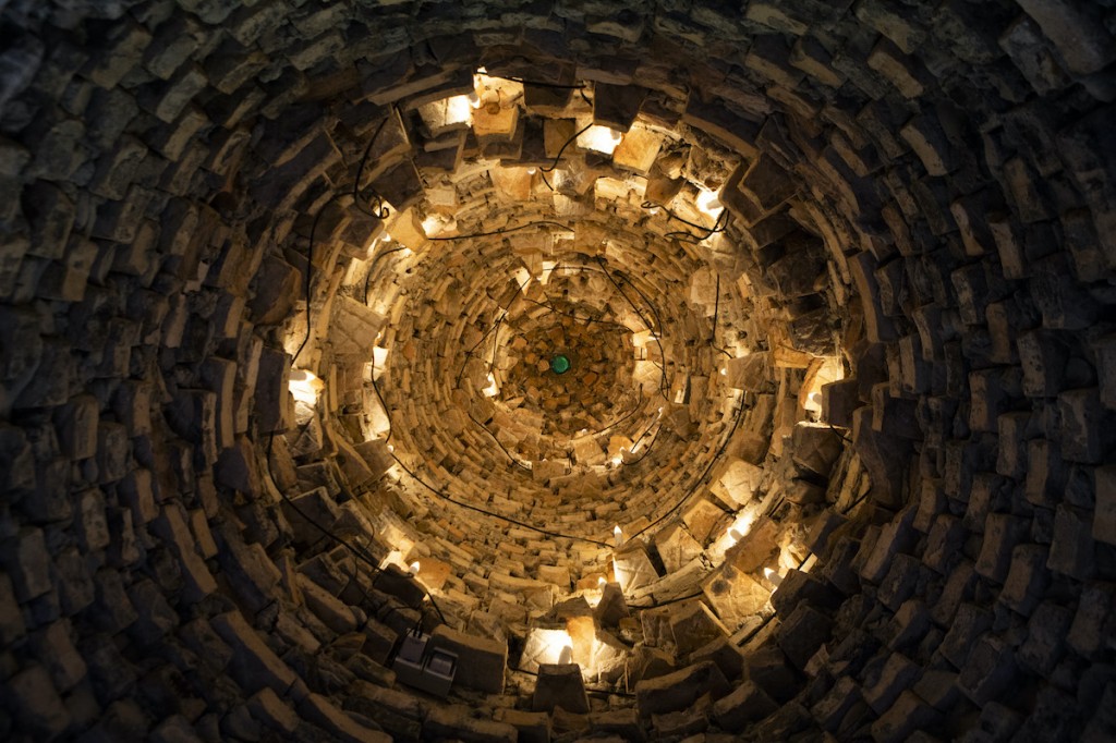 Swarowski Tower, 2019, an installation by Ben Jakober / Yannick Vu with tri-tonal sound by Hayden Chisholm based on the design for a Nubian dovecote according to instructions by Egyptian architect Hassan Fathy, built in 1979. Located by the rose garden, the work appeals to our senses of sight, hearing, and smell. Photo: Francisco Ubilla