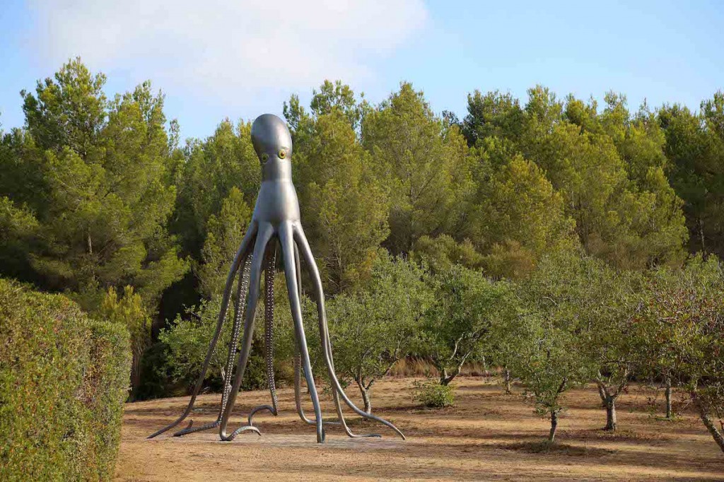 Kraken, 2016, by Ben Jakober / Yannick Vu. An impressive work based on a nordic legend, towering high above the trees of the northern border of the sculpture park. Photo: Francisco Ubilla