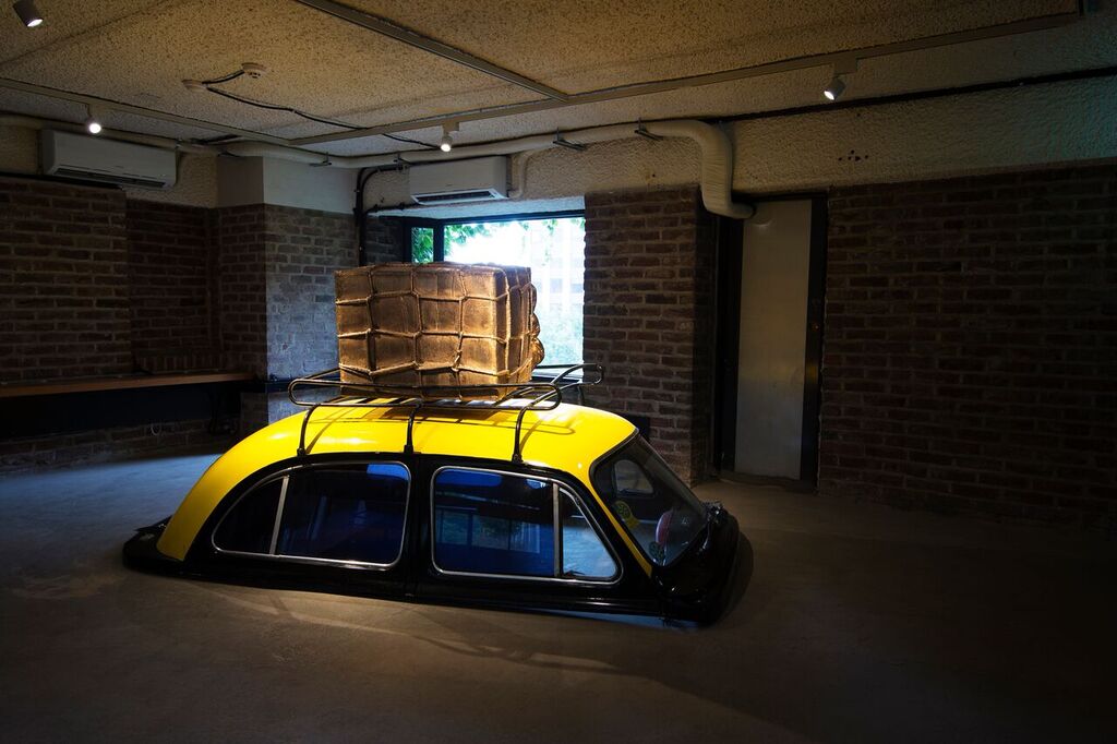 Sudodh Gupta, ‘’Everything is Inside’’, (2004) in Arario Museum in Seoul. Courtesy of Arario Museum in Space.